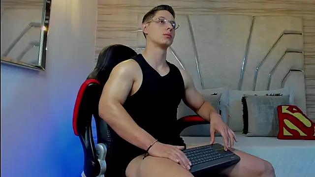 MAXTHOMSON online show from January 15, 2026, 4:05 am