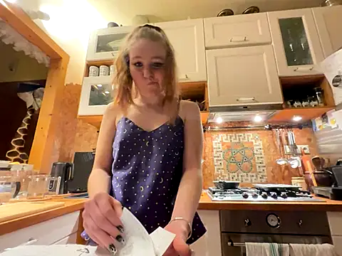 Snapshot of litttlegirl chatting on October 30, 2025, 11:23 pm litttlegirl online show from October 30, 2025, 11:23 pm