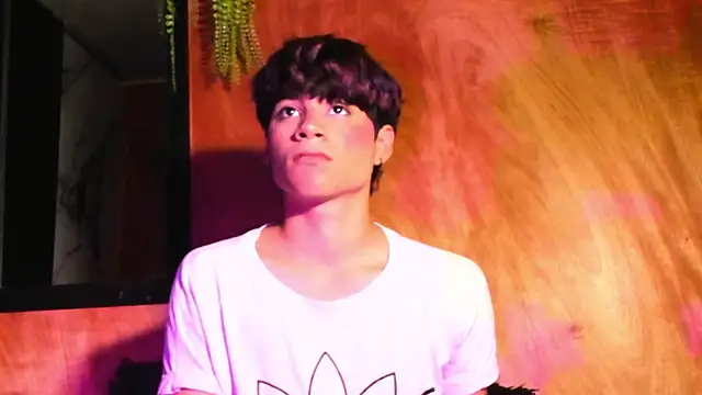 Leo Glow online show from February 16, 2026, 12:59 pm