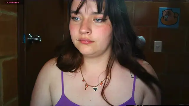 Charlotte Allen  online show from November 5, 2025, 1:31 am