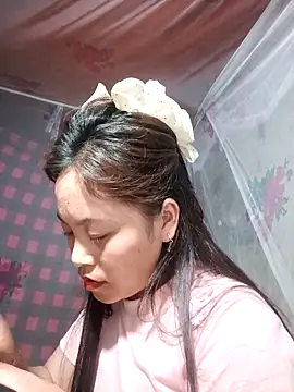 Snapshot of Alice-567 chatting on February 14, 2026, 2:06 pm Alice-567 online show from February 14, 2026, 2:06 pm