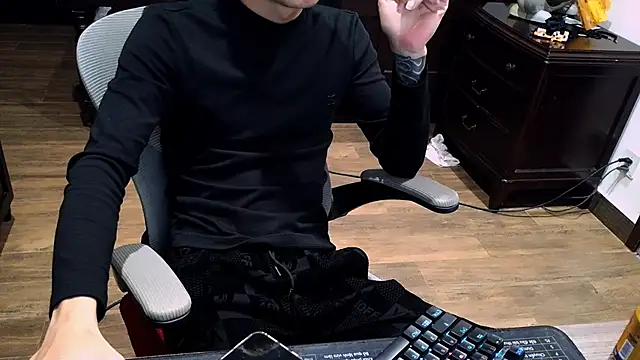 Snapshot of _lulu9999_ chatting on December 14, 2025, 2:55 pm lulu9999 online show from December 14, 2025, 2:55 pm