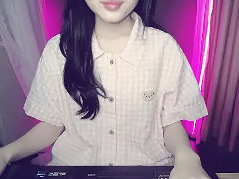 Pearlia-7 online show from November 4, 2025, 7:12 am