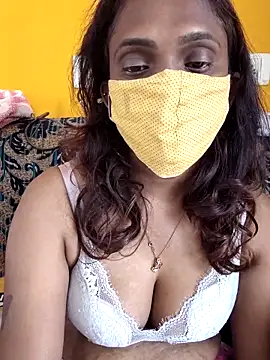 Snapshot of Queen-dhivya chatting on April 18, 2026, 5:21 am Queen-dhivya online show from April 18, 2026, 5:21 am