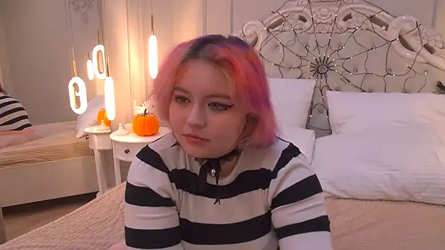 Snapshot of JennyBloom chatting on November 8, 2025, 7:34 am JennyBloom online show from November 8, 2025, 7:34 am