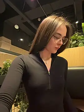 Snapshot of KristiRich chatting on December 3, 2025, 7:41 am KristiRich online show from December 3, 2025, 7:41 am