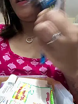 Snapshot of maira_33 chatting on August 6, 2026, 5:13 am maira 33 online show from August 6, 2026, 5:13 am