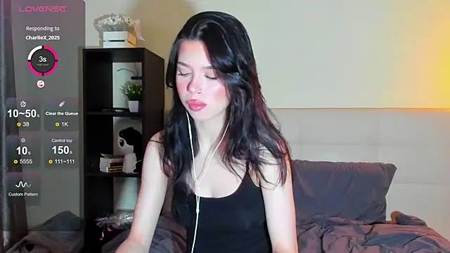 Snapshot of Tune_Godnesss chatting on July 15, 2026, 1:23 am Tune Godnesss online show from July 15, 2026, 1:23 am
