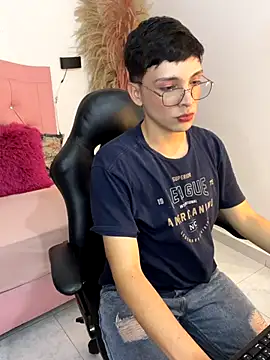 LiamHeat  online show from November 6, 2025, 5:44 am