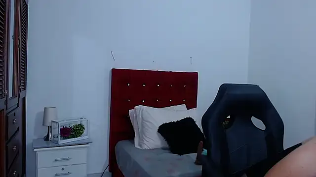 LiamHeat  online show from November 9, 2025, 4:05 am