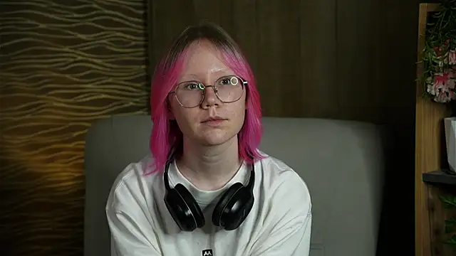 Snapshot of HanVertz chatting on November 1, 2025, 9:25 am HanVertz online show from November 1, 2025, 9:25 am