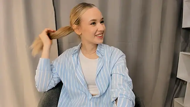 EveMcclearen online show from November 4, 2025, 7:23 am