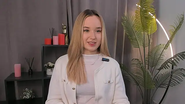 EveMcclearen online show from November 3, 2025, 7:24 am