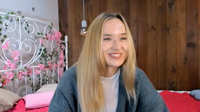 EveMcclearen online show from November 12, 2025, 3:16 pm