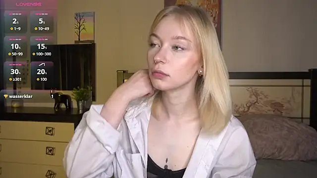 Snapshot of ShanelTunon chatting on November 13, 2025, 8:13 pm ShanelTunon online show from November 13, 2025, 8:13 pm