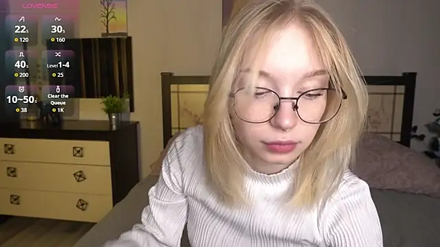 Snapshot of ShanelTunon chatting on November 14, 2025, 8:01 pm ShanelTunon online show from November 14, 2025, 8:01 pm