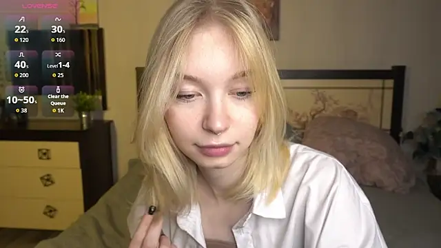 Snapshot of ShanelTunon chatting on November 15, 2025, 8:13 pm ShanelTunon online show from November 15, 2025, 8:13 pm