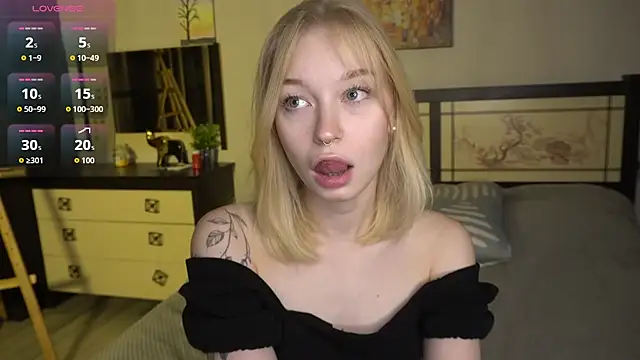 Snapshot of ShanelTunon chatting on November 9, 2025, 7:18 pm ShanelTunon online show from November 9, 2025, 7:18 pm