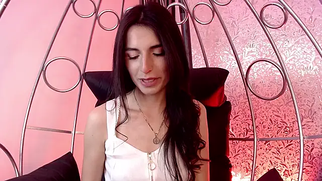 Mia Velasquezz online show from November 12, 2025, 3:49 pm