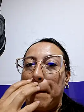 Lauryn Jones online show from July 5, 2026, 2:16 am