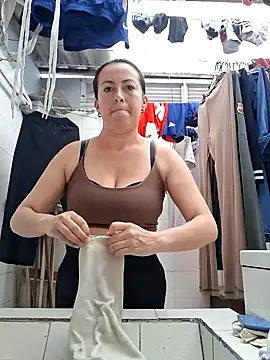 Lauryn Jones online show from July 2, 2026, 6:47 pm