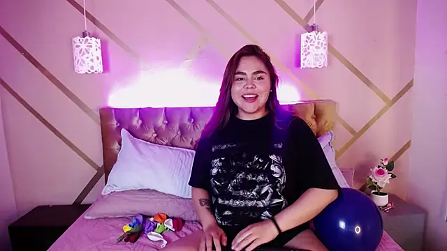 Snapshot of Phamela_Holter chatting on November 12, 2025, 10:13 pm Phamela Holter online show from November 12, 2025, 10:13 pm