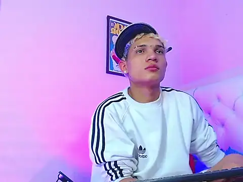 bad boy hottx online show from November 17, 2025, 10:25 pm