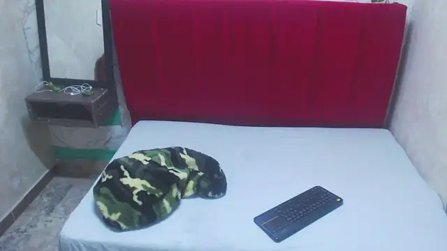 Snapshot of aperlacandycm01 chatting on November 21, 2025, 4:00 am aperlacandycm01 online show from November 21, 2025, 4:00 am