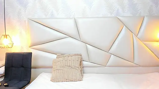 laurettedela rouse online show from November 26, 2025, 11:21 am