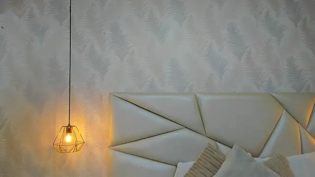 laurettedela rouse online show from November 12, 2025, 10:41 am