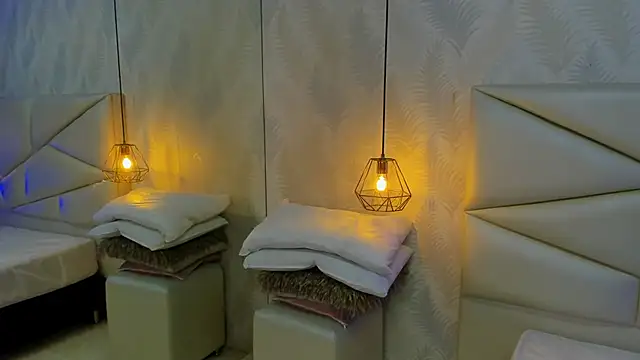 laurettedela rouse online show from December 4, 2025, 11:31 am