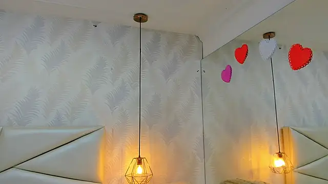 laurettedela rouse online show from November 15, 2025, 10:52 am