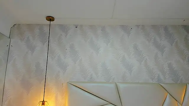 laurettedela rouse online show from November 25, 2025, 11:32 am