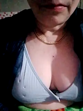 small-house123 online show from February 3, 2026, 10:04 pm