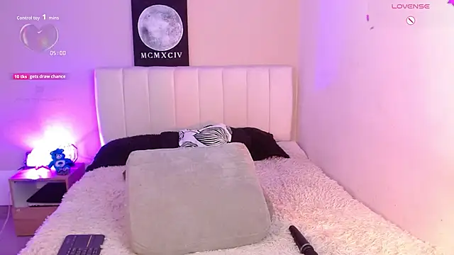 Snapshot of AlexaHart chatting on November 3, 2025, 1:58 pm AlexaHart online show from November 3, 2025, 1:58 pm