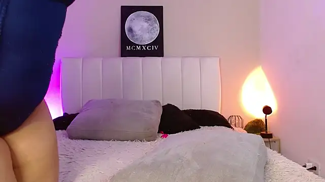 Snapshot of AlexaHart chatting on November 28, 2025, 3:23 pm AlexaHart online show from November 28, 2025, 3:23 pm