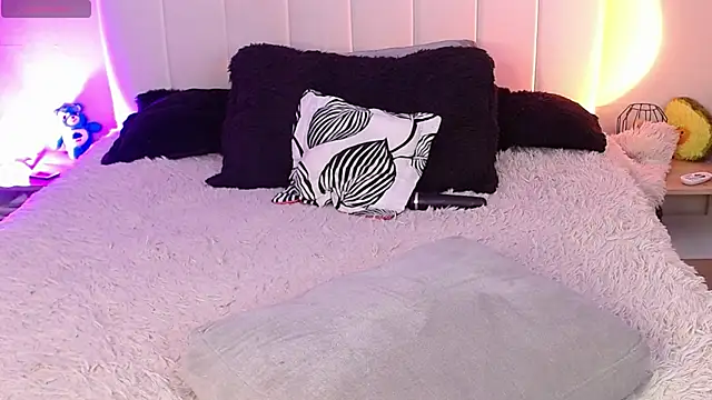 Snapshot of AlexaHart chatting on December 17, 2025, 10:04 pm AlexaHart online show from December 17, 2025, 10:04 pm