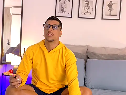 Snapshot of zac-bennett chatting on November 9, 2025, 8:35 pm zac-bennett online show from November 9, 2025, 8:35 pm