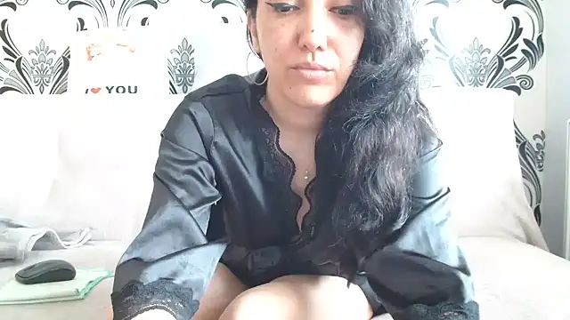 Snapshot of CharmingPearl chatting on June 4, 2026, 11:26 am CharmingPearl online show from June 4, 2026, 11:26 am