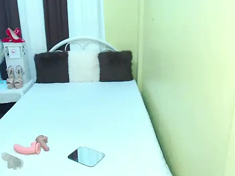 Snapshot of XxgiganticoliviacummerxX chatting on November 3, 2025, 4:32 pm XxgiganticoliviacummerxX online show from November 3, 2025, 4:32 pm