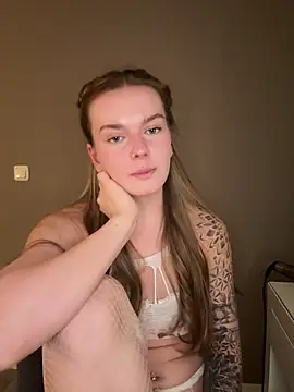 LisaFreierxx online show from February 16, 2026, 9:13 pm