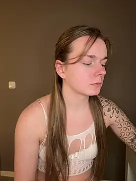 LisaFreierxx online show from February 17, 2026, 9:12 pm