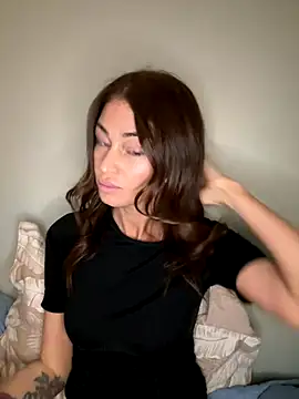 Sindy Energy online show from November 18, 2025, 2:42 pm