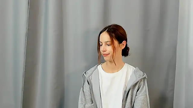 KylieVrable online show from November 3, 2025, 6:18 am