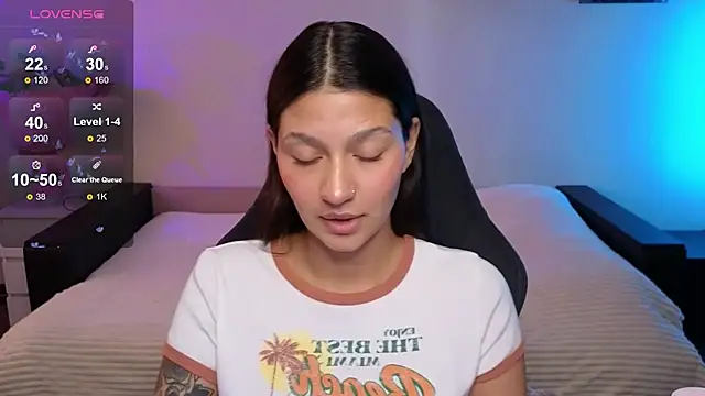 Snapshot of Nikol_Goldysss chatting on November 14, 2025, 8:18 am Nikol Goldysss online show from November 14, 2025, 8:18 am