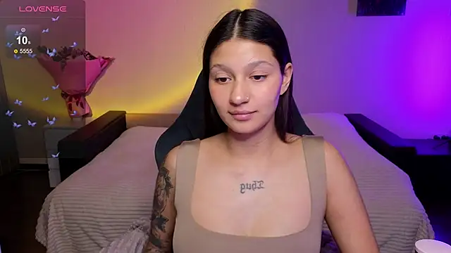 Snapshot of Nikol_Goldysss chatting on November 18, 2025, 1:43 am Nikol Goldysss online show from November 18, 2025, 1:43 am