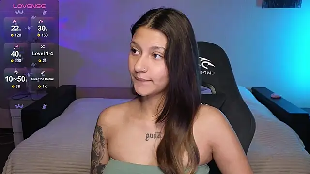 Snapshot of Nikol_Goldysss chatting on November 10, 2025, 1:32 am Nikol Goldysss online show from November 10, 2025, 1:32 am