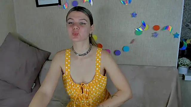Snapshot of Zorianaa chatting on July 4, 2026, 9:19 pm Zorianaa online show from July 4, 2026, 9:19 pm