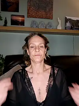 Snapshot of LittleSexyT chatting on November 10, 2025, 10:37 pm LittleSexyT online show from November 10, 2025, 10:37 pm