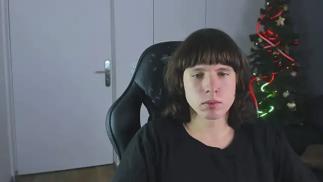 CutieKai  online show from December 21, 2025, 10:10 pm